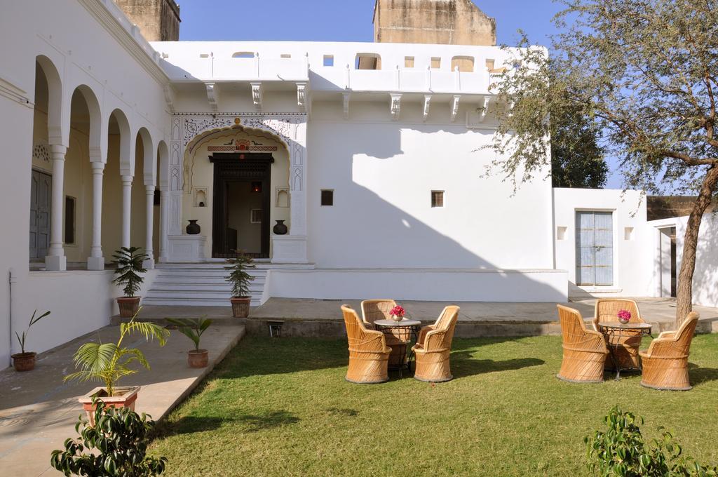 Hotel Chobdar Haveli มันดาวา ภายนอก รูปภาพ